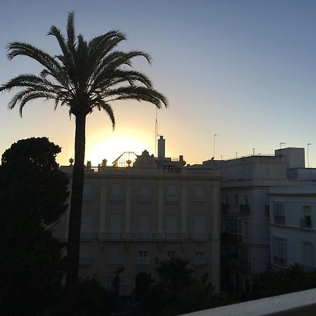 Homestay En Plaza Candelaria, Casco Antiguo Cadiz Exterior photo