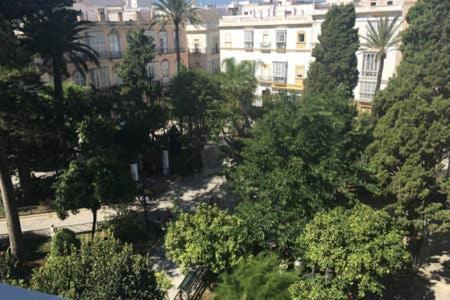 Homestay En Plaza Candelaria, Casco Antiguo Cadiz Exterior photo