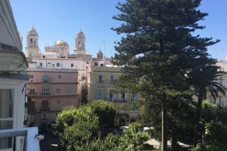 Homestay En Plaza Candelaria, Casco Antiguo Cadiz Exterior photo