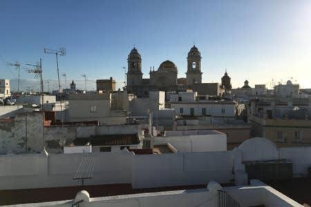 Homestay En Plaza Candelaria, Casco Antiguo Cadiz Exterior photo